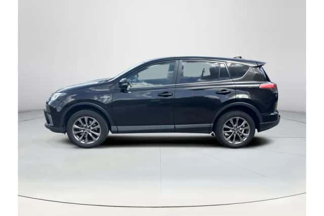 Toyota RAV4 (2016) thumbnail 2