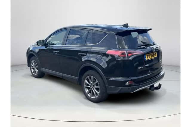 Toyota RAV4 (2016) thumbnail 3