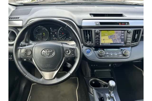 Toyota RAV4 (2016) thumbnail 6