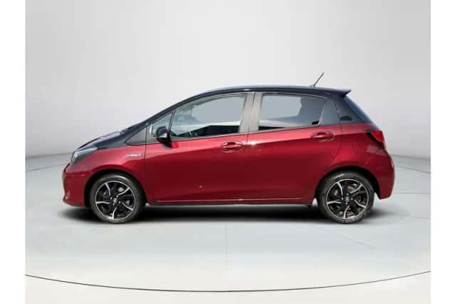 Toyota Yaris (2017) thumbnail 2