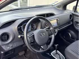 Toyota Yaris (2017) thumbnail 17
