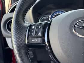 Toyota Yaris (2017) thumbnail 18