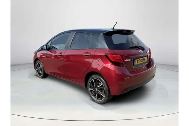 Toyota Yaris (2017) thumbnail 3
