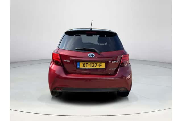 Toyota Yaris (2017) thumbnail 4