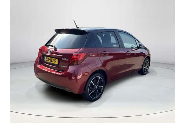 Toyota Yaris (2017) thumbnail 5