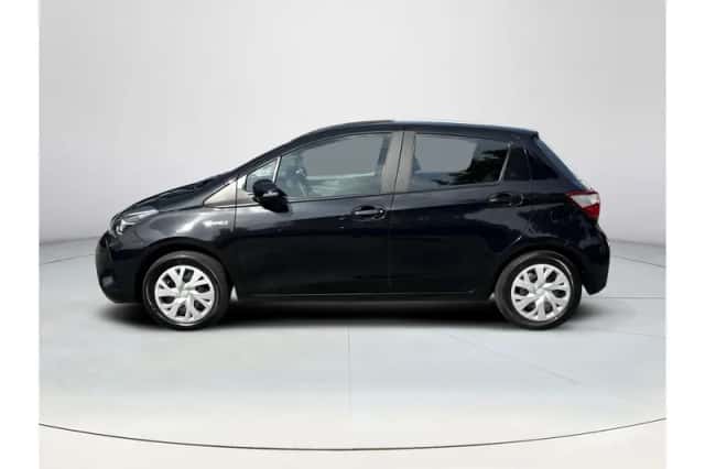 Toyota Yaris (2018) thumbnail 2