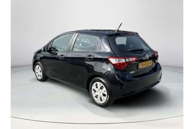Toyota Yaris (2018) thumbnail 3