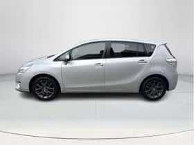 Toyota Verso (2015) thumbnail 2