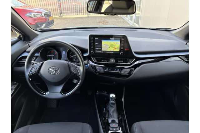 Toyota C-HR (2020) thumbnail 6