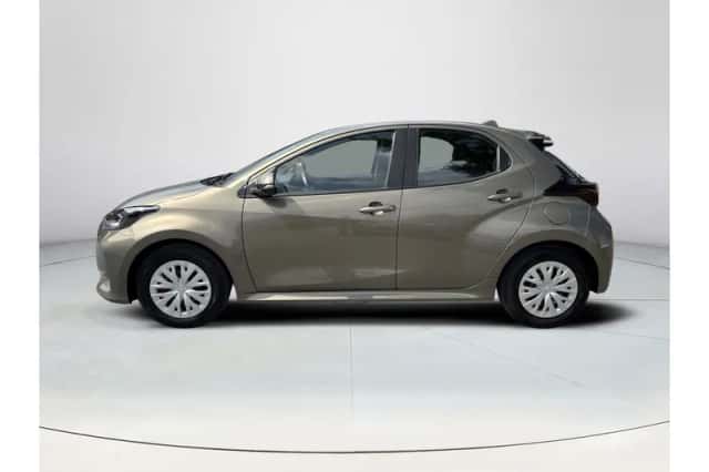 Toyota Yaris (2023) thumbnail 2