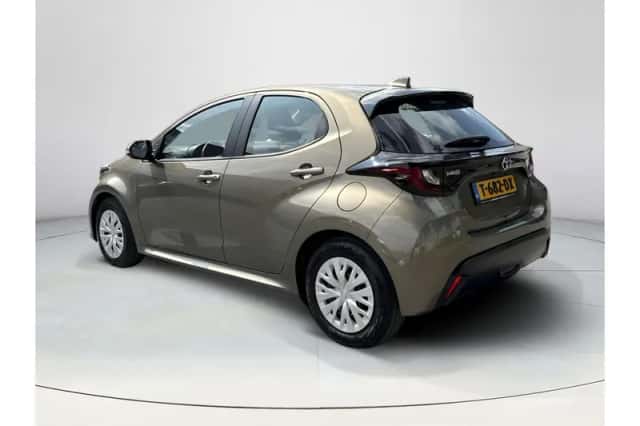 Toyota Yaris (2023) thumbnail 3