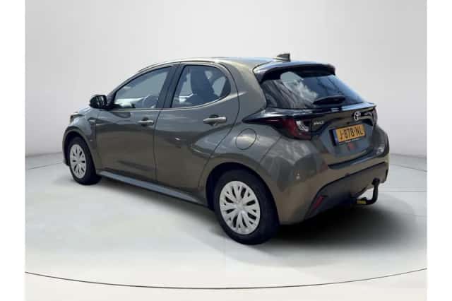 Toyota Yaris (2020) thumbnail 3