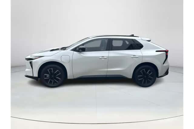 Toyota bZ4X (2025) thumbnail 2
