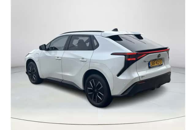 Toyota bZ4X (2025) thumbnail 3