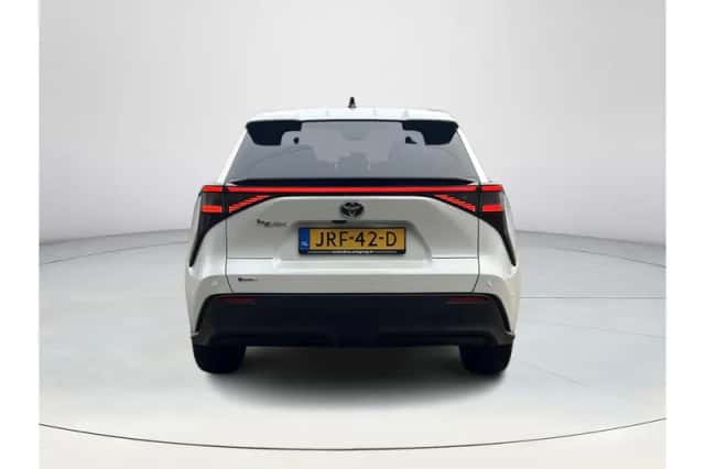 Toyota bZ4X (2025) thumbnail 5