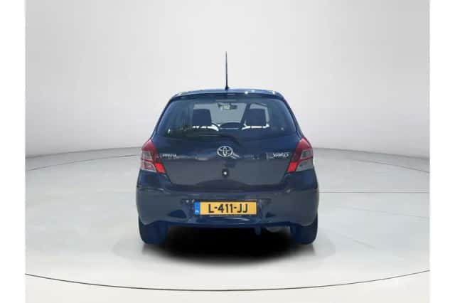 Toyota Yaris (2011) thumbnail 4