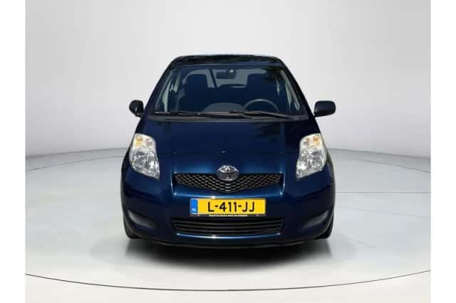 Toyota Yaris (2011) thumbnail 5