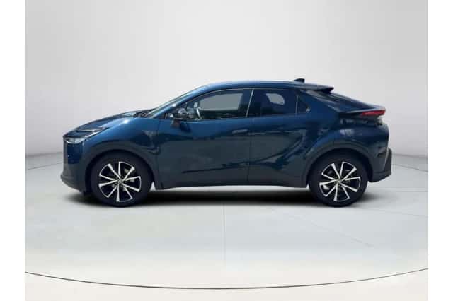 Toyota C-HR (2025) thumbnail 2
