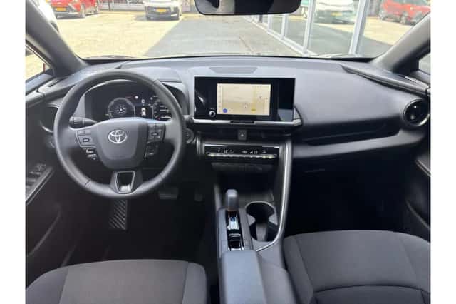 Toyota C-HR (2025) thumbnail 6