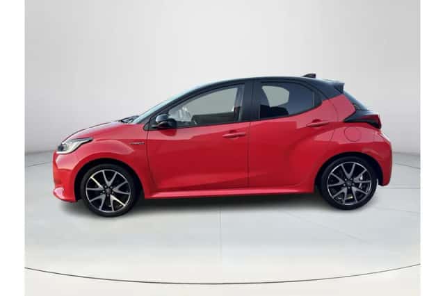 Toyota Yaris (2021) thumbnail 2