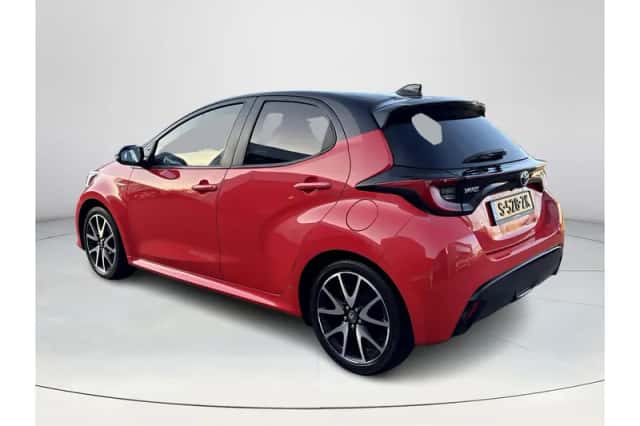 Toyota Yaris (2021) thumbnail 3