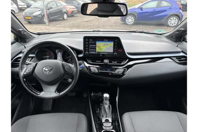 Toyota C-HR (2021) thumbnail 6