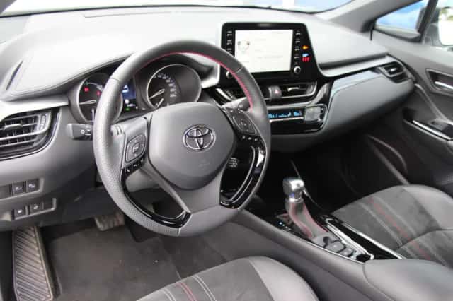 Toyota C-HR (2021) thumbnail 6