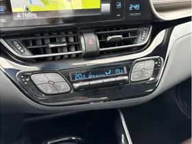 Toyota C-HR (2019) thumbnail 14
