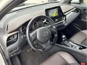 Toyota C-HR (2019) thumbnail 15