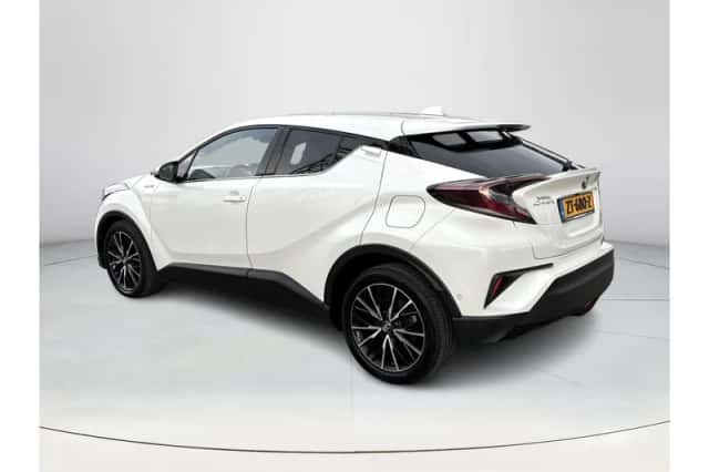 Toyota C-HR (2019) thumbnail 3