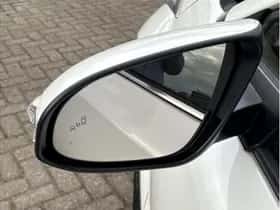 Toyota C-HR (2019) thumbnail 28