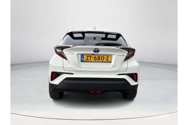 Toyota C-HR (2019) thumbnail 5
