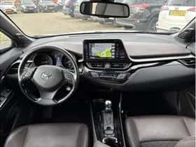 Toyota C-HR (2019) thumbnail 6