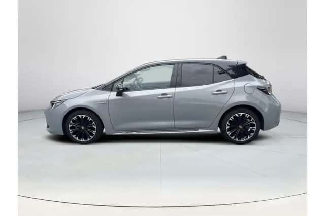 Toyota Corolla (2021) thumbnail 2