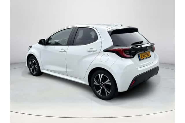 Toyota Yaris (2024) thumbnail 3