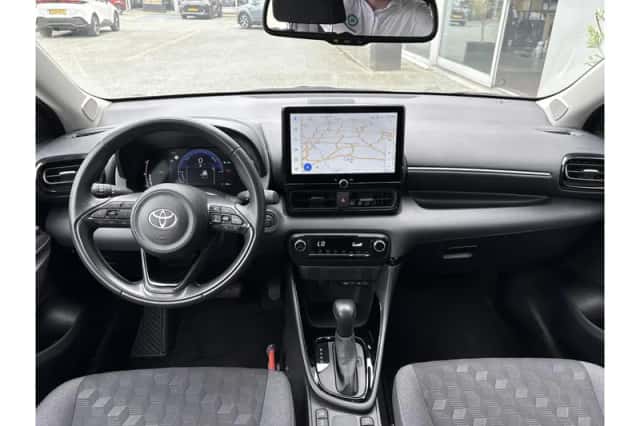 Toyota Yaris (2024) thumbnail 6