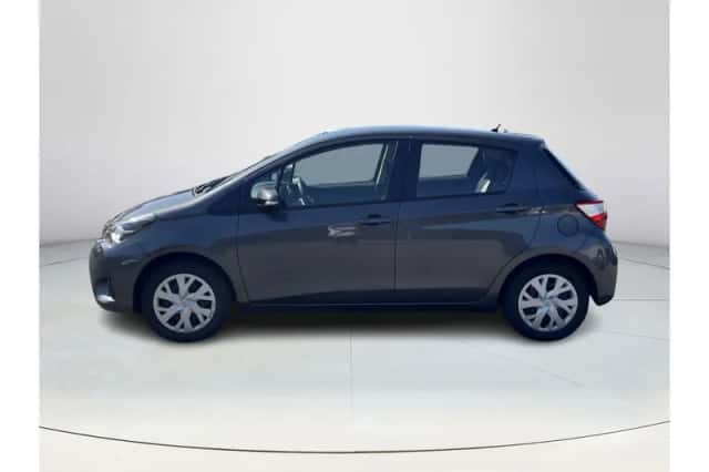 Toyota Yaris (2017) thumbnail 2
