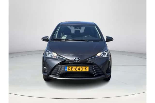 Toyota Yaris (2017) thumbnail 4