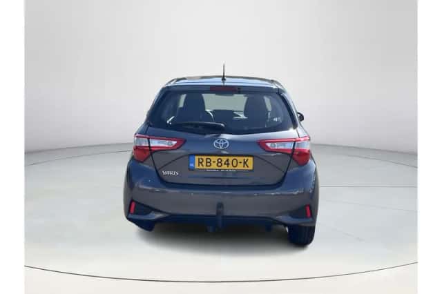 Toyota Yaris (2017) thumbnail 5