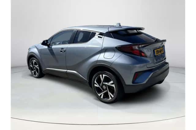 Toyota C-HR (2023) thumbnail 3