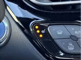 Toyota C-HR (2023) thumbnail 24