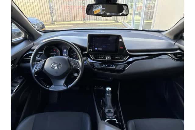 Toyota C-HR (2023) thumbnail 6