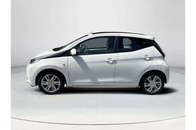 Toyota Aygo (2016) thumbnail 2