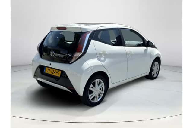 Toyota Aygo (2016) thumbnail 5