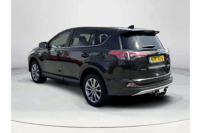 Toyota RAV4 (2016) thumbnail 3