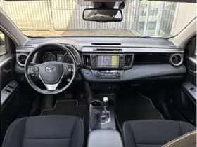 Toyota RAV4 (2016) thumbnail 6