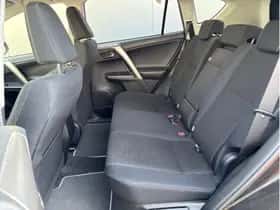 Toyota RAV4 (2016) thumbnail 9