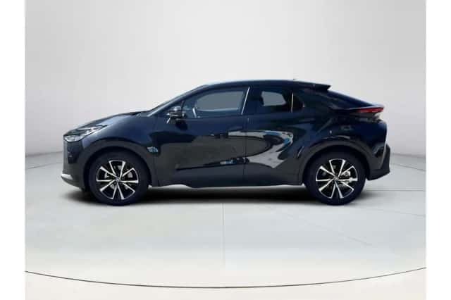 Toyota C-HR (2025) thumbnail 2