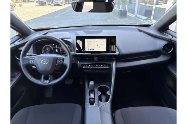 Toyota C-HR (2025) thumbnail 6