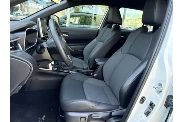 Toyota Corolla (2023) thumbnail 2